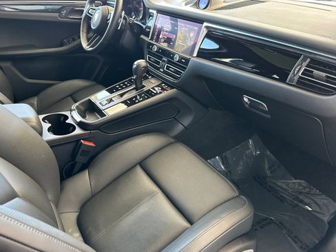 Certified 2022 Porsche Macan AWD image 16