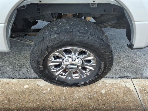 Used 2017 Ford F250 Lariat w/ Chrome Package image 6