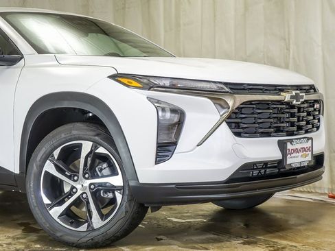 New 2026 Chevrolet Trax RS w/ Sunroof Package image 3