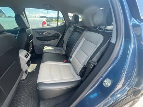 Used 2024 GMC Terrain SLT AWD/4WD image 10