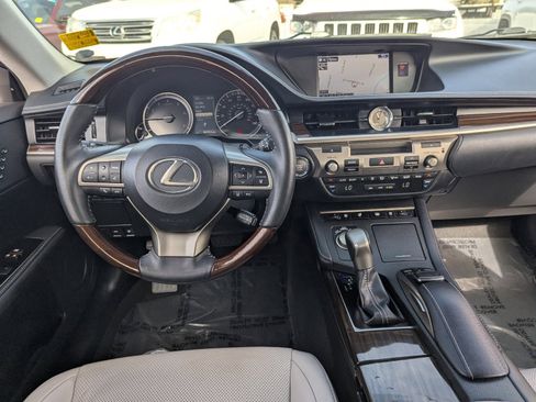 Used 2016 Lexus ES 350 w/ Luxury Package w/Wood Trim image 15