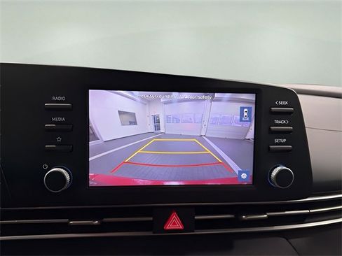 Used 2023 Hyundai Elantra SE image 21