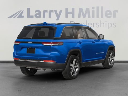 Used 2022 Jeep Grand Cherokee Trailhawk AWD/4WD image 3