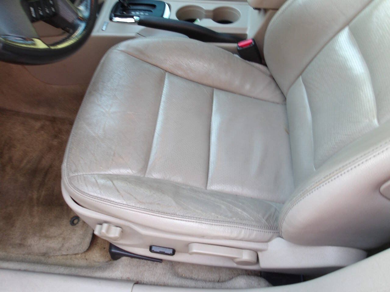 Used 2008 Ford Fusion SEL FWD image 24