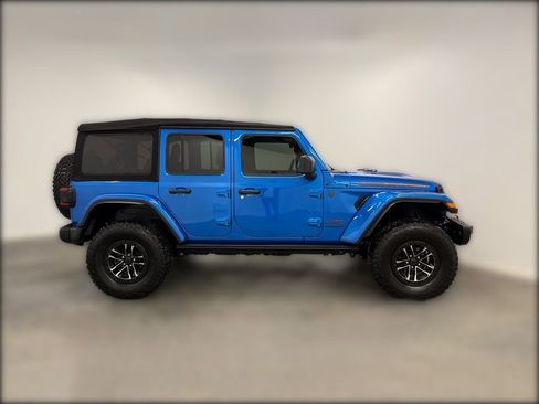 Used 2024 Jeep Wrangler Unlimited Rubicon AWD/4WD image 2