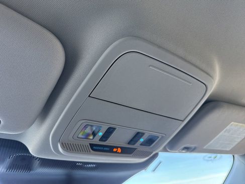 Used 2025 Ford Explorer Active image 21