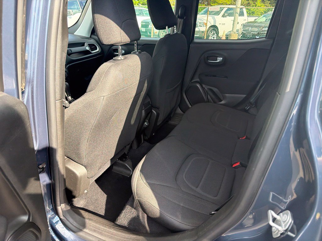 Used 2020 Jeep Renegade Latitude w/ Cold Weather Group AWD/4WD image 14