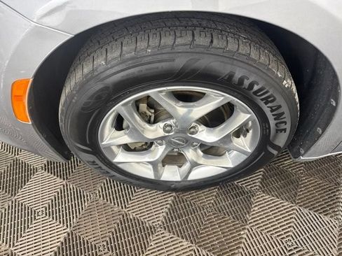 Used 2018 Chrysler Pacifica Limited FWD image 30