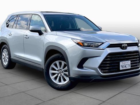 Used 2026 Toyota Grand Highlander XLE image 2