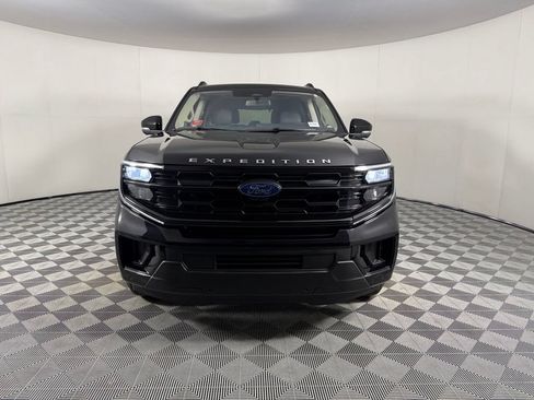 Used 2025 Ford Expedition Active AWD/4WD image 7