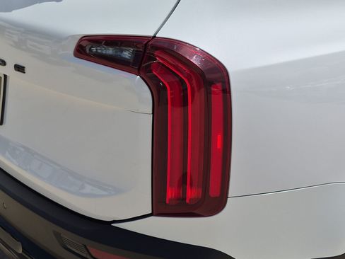 Certified 2022 Kia Telluride SX w/ SX Prestige Package AWD/4WD image 11