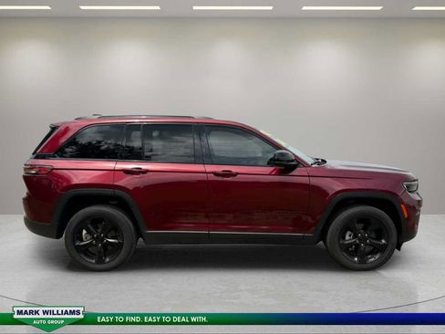 Used 2023 Jeep Grand Cherokee Altitude AWD/4WD image 10