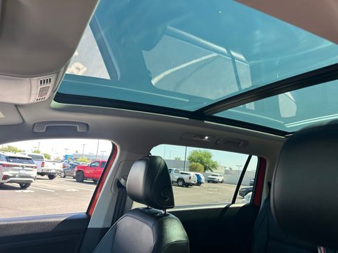 Used 2018 Volkswagen Tiguan SEL FWD image 31