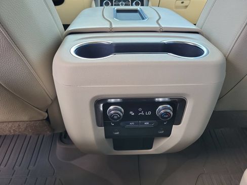 Used 2022 GMC Yukon XL Denali AWD/4WD image 13