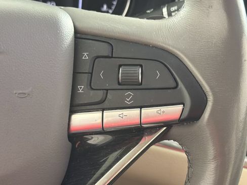 Used 2021 Cadillac XT6 Premium Luxury FWD image 6