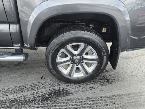 Used 2018 Toyota Tacoma Limited image 4