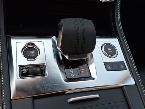 Certified 2025 Jaguar F-PACE R-Dynamic S image 12