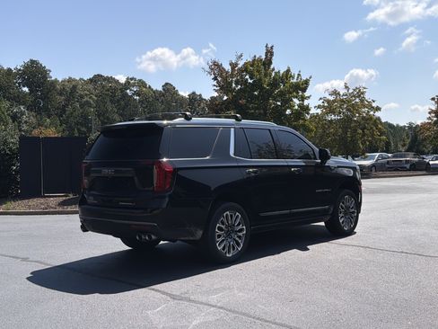 Used 2023 GMC Yukon Denali Ultimate w/ LPO, Floor Liner Package AWD/4WD image 3