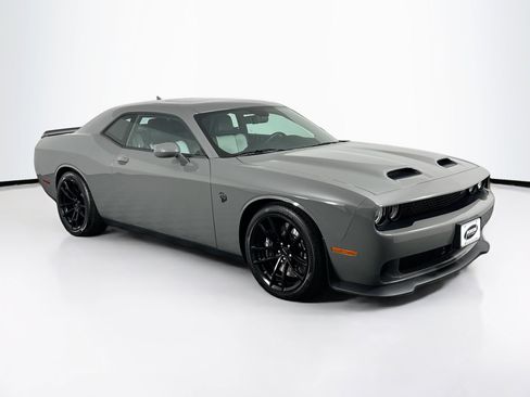 Used 2023 Dodge Challenger SRT Hellcat RWD image 2