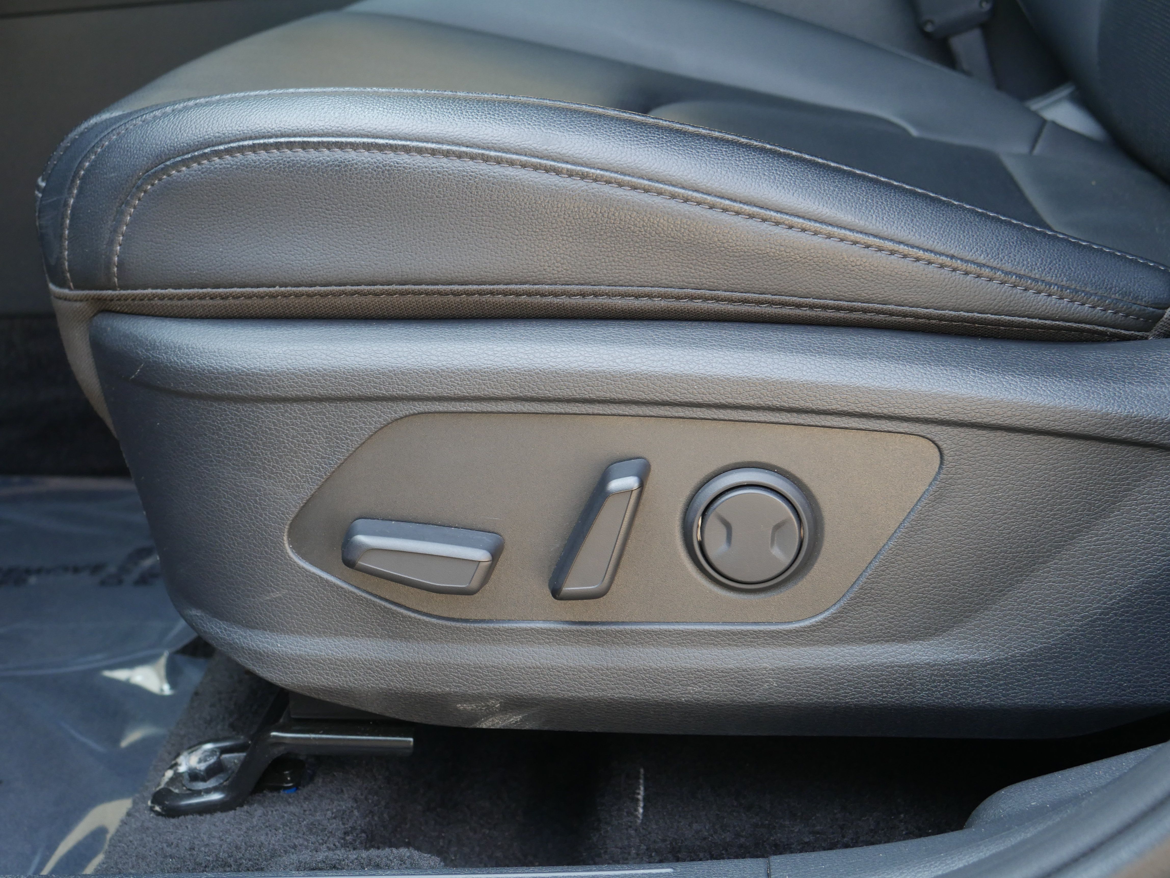 Used 2025 Kia Sportage EX AWD/4WD image 13