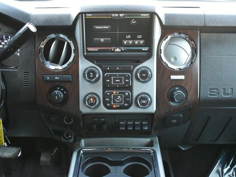 Used 2016 Ford F250 Lariat w/ Lariat Interior Package AWD/4WD image 19