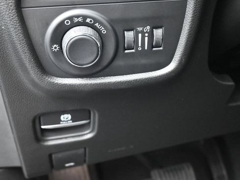 New 2025 Jeep Grand Cherokee Altitude image 21