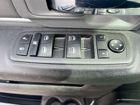 Used 2022 RAM 1500 Classic SLT RWD image 17