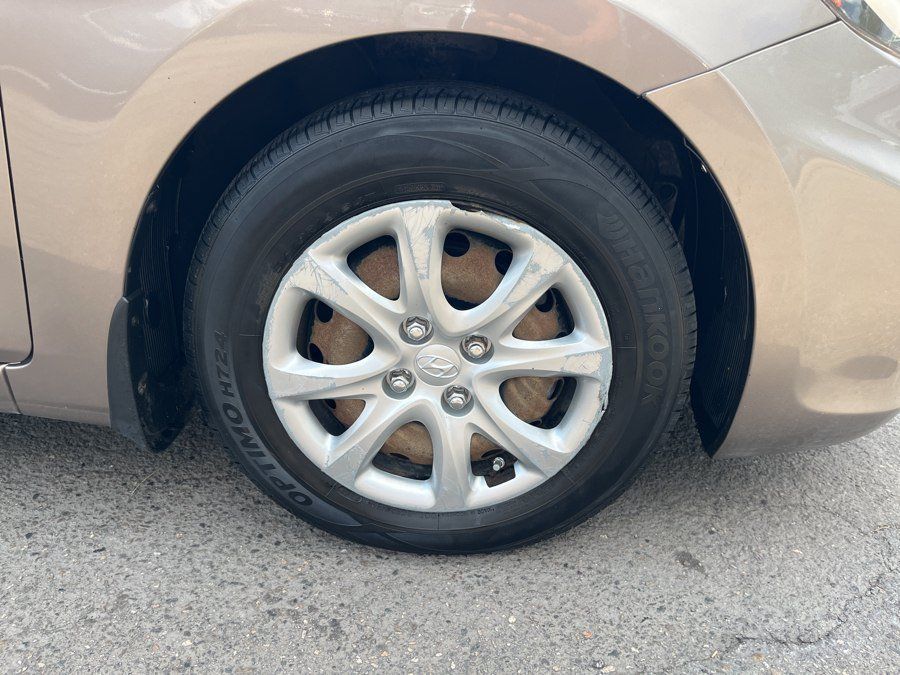 Used 2013 Hyundai Accent GS FWD image 23