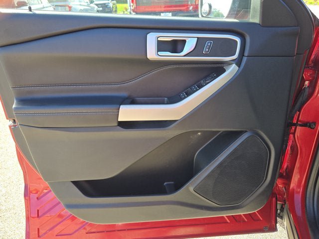 Used 2020 Ford Explorer XLT w/ Equipment Group 202A AWD/4WD image 19