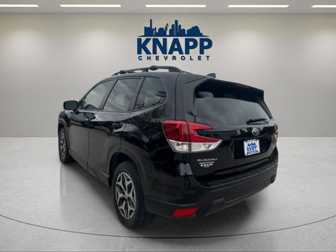 Used 2019 Subaru Forester Premium image 3