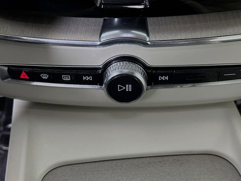 Used 2023 Volvo XC60 B5 Plus w/ Protection Package Premier image 23