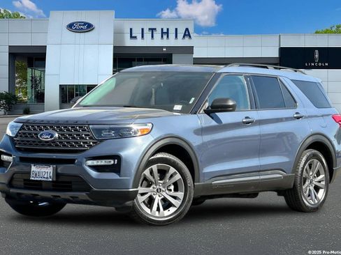 Certified 2021 Ford Explorer XLT w/ Equipment Group 202A AWD/4WD image 1