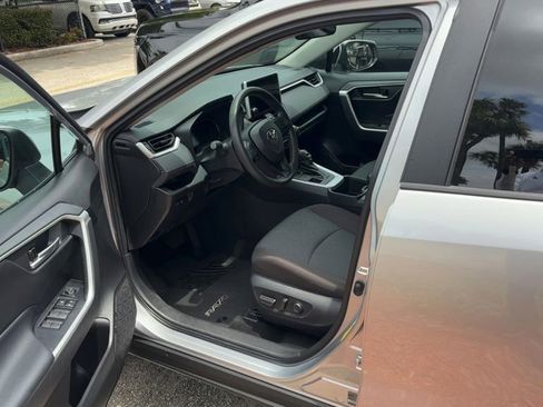 Used 2023 Toyota RAV4 XLE AWD/4WD image 4