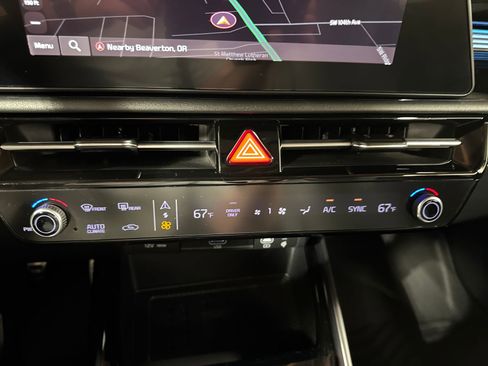 Certified 2023 Kia Niro SX Touring FWD image 23