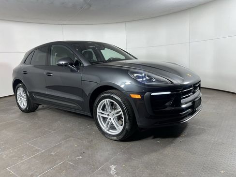 Certified 2025 Porsche Macan image 9