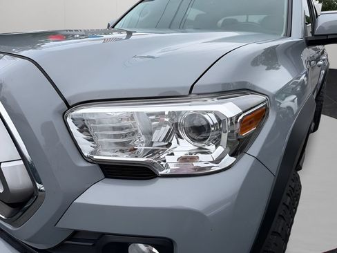 Used 2021 Toyota Tacoma SR5 w/ Trail Edition AWD/4WD image 9