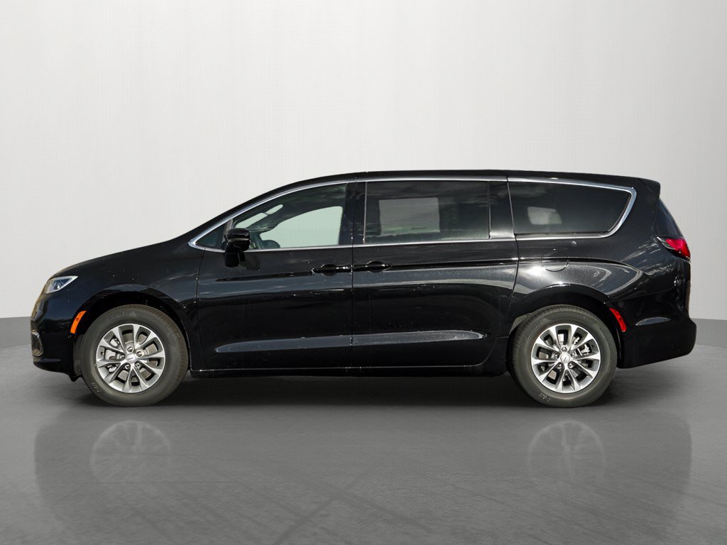New 2026 Chrysler Pacifica Select AWD/4WD image 3