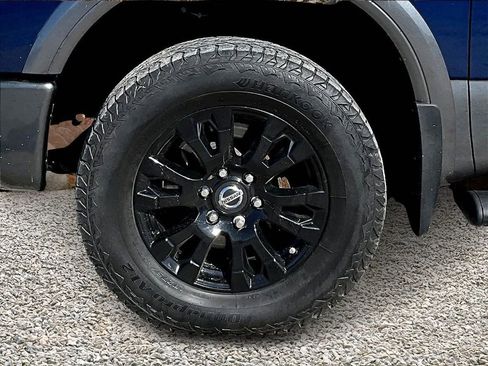 Used 2016 Nissan Titan PRO-4X w/ Pro-4x Convenience Package image 9