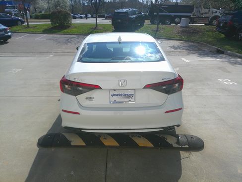 Used 2024 Honda Civic Sport image 11