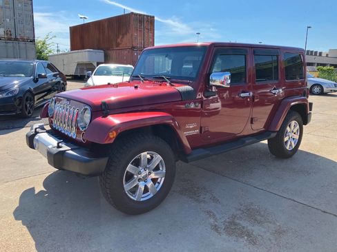 Used 2013 Jeep Wrangler Unlimited Sahara w/ Connectivity Group AWD/4WD image 3