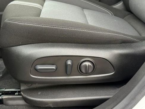 Used 2025 Chevrolet Blazer LT image 19