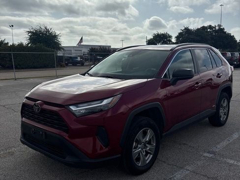 Used 2025 Toyota RAV4 LE AWD/4WD image 1