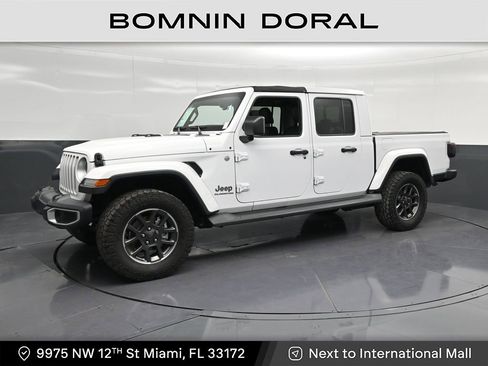 Used 2021 Jeep Gladiator Overland AWD/4WD image 1