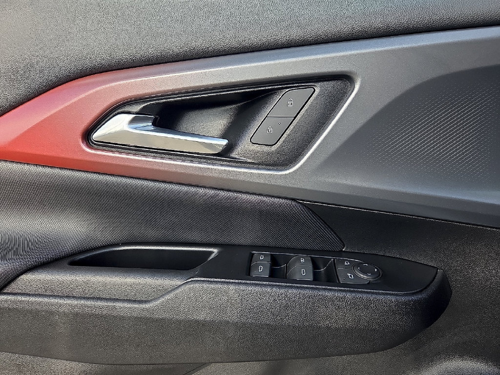 Used 2024 Chevrolet Equinox EV RS FWD image 15