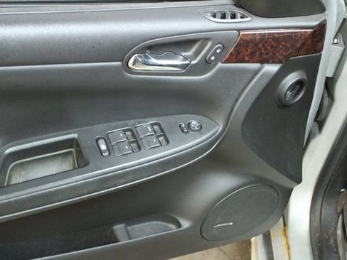 Used 2012 Chevrolet Impala LTZ FWD image 13