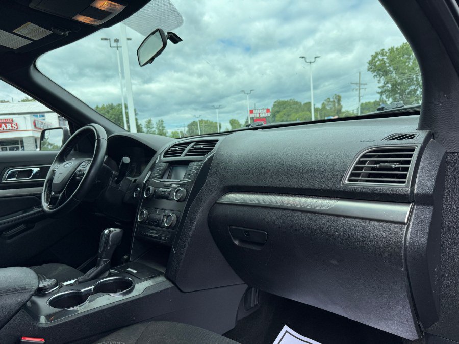 Used 2018 Ford Explorer XLT AWD/4WD image 21