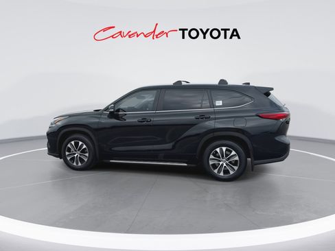 Used 2023 Toyota Highlander XLE image 5