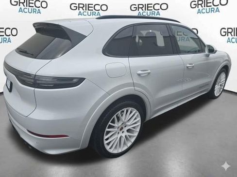Used 2023 Porsche Cayenne Turbo AWD/4WD image 7