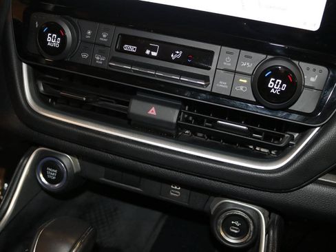 Used 2024 Toyota Grand Highlander AWD image 33