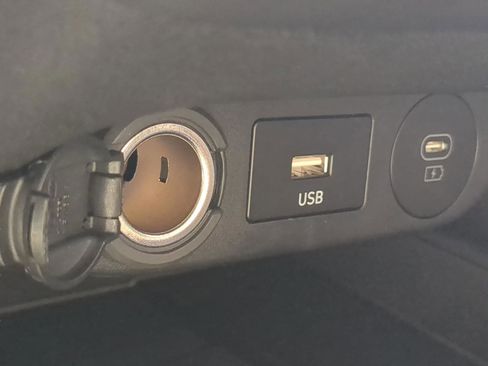 New 2025 Hyundai Elantra Limited FWD image 19